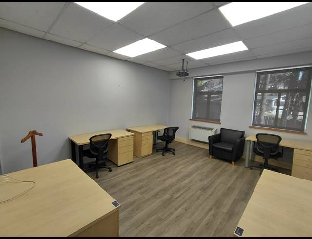 160M² OFFICE TO LET IN LYME PARK